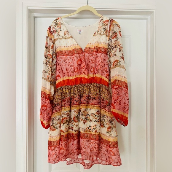 Dresses & Skirts - Beautiful flowy dress size large by Q&A with metallic pieces throughout